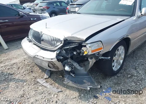 2011 Lincoln Town Car Signature Limited из США, поврежденный, VIN 2LNBL8CV1BX755986